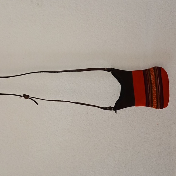 Shoulder bag cell phone holder handmade with genuine leather and Peruvian Textil - Picture 4 of 10